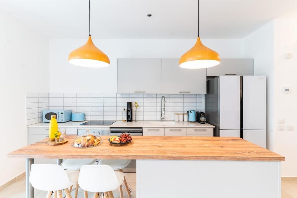 Mamad 3BR Urban Stay Scenic Views by SeaNRent Apartment in Tel Aviv-Yafo