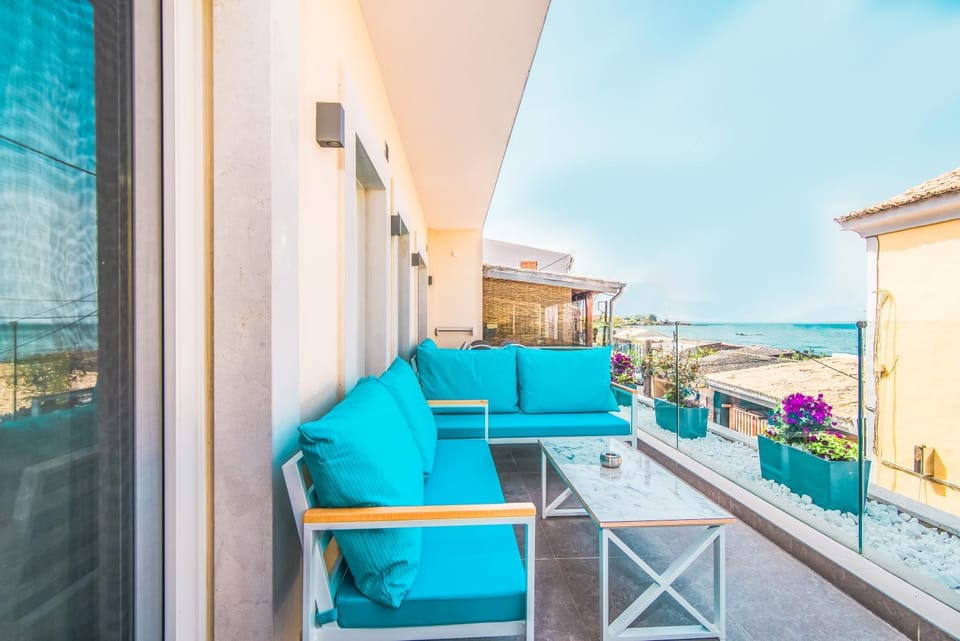 Property building, Patio, Balcony/Terrace, Sea view