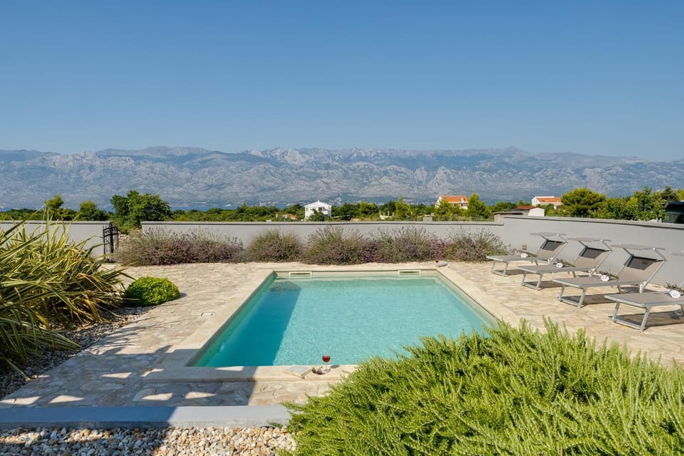 Mountain view, Pool view, sunbed