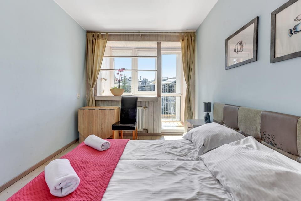 Bed, Balcony/Terrace, Photo of the whole room, Decorative detail, Bedroom, Area and facilities, towels