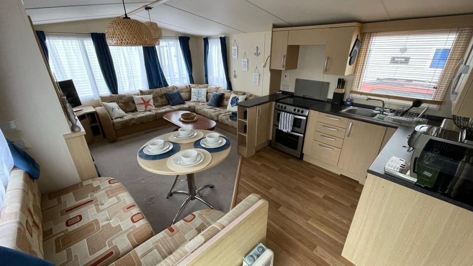 Cozy Private Static Caravan at Llyons Robin Hood - Silver Birch Way 11 House in Wales