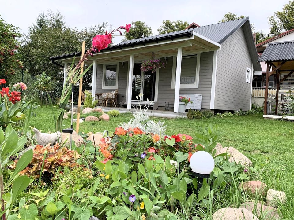 Property building, Garden, Balcony/Terrace