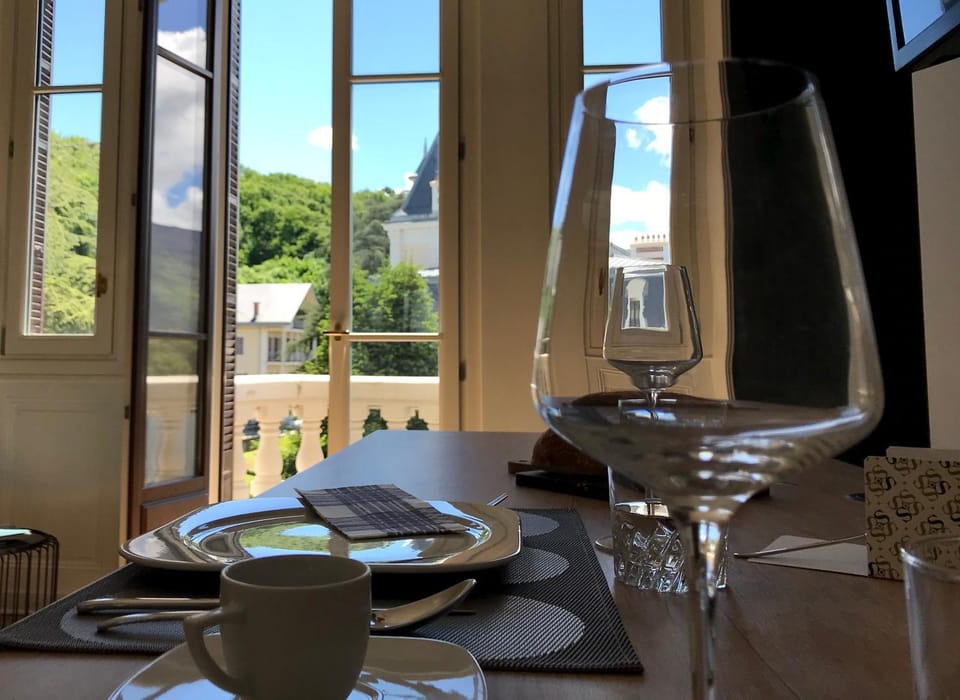 Decorative detail, Dining area, Garden view, Landmark view, Mountain view, Quiet street view