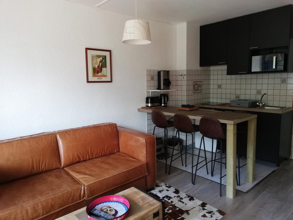 Kitchen or kitchenette, Living room, Dining area