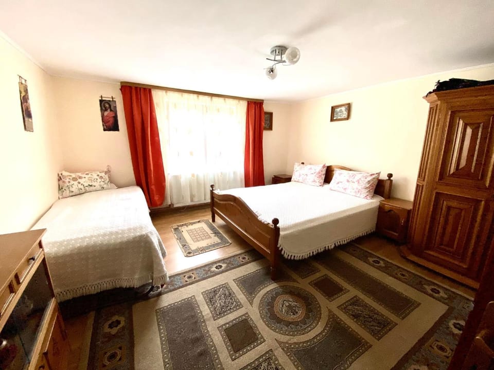 Casa Agroturistica Tarancuta din Vatra Moldovitei Bed and Breakfast in Romania