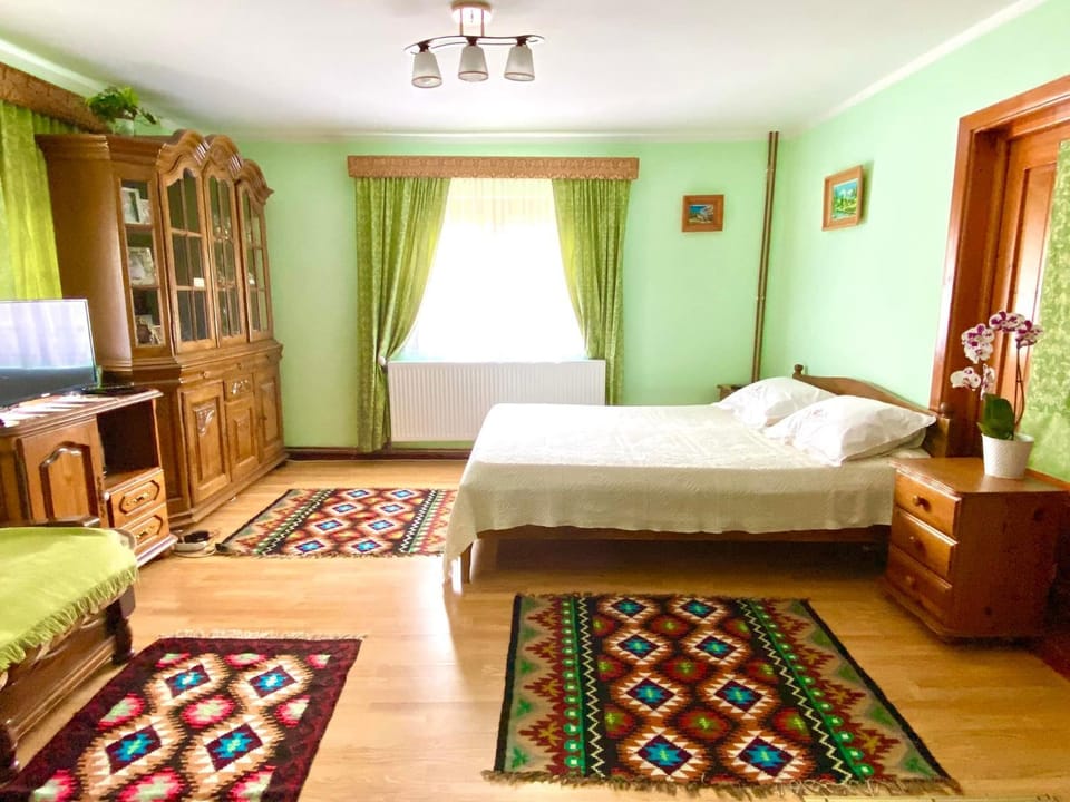 Casa Agroturistica Tarancuta din Vatra Moldovitei Bed and Breakfast in Romania