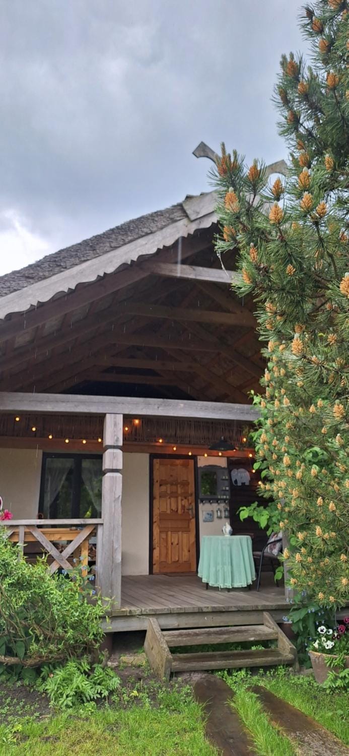 PO NENDRIŲ STOGU House in Lithuania