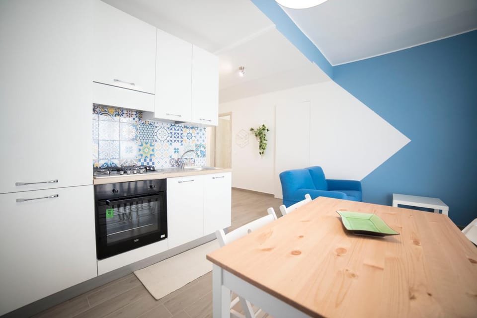 Kitchen or kitchenette, Dining area, oven, pet friendly, stove