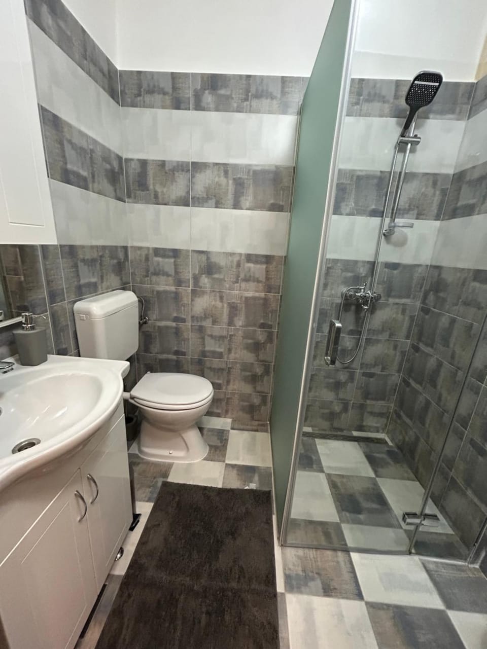 Shower, Toilet