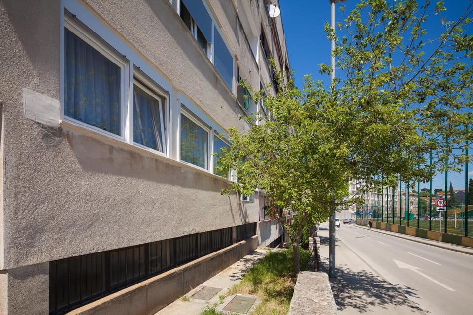 Facade/entrance, Neighbourhood, Balcony/Terrace, City view, Street view