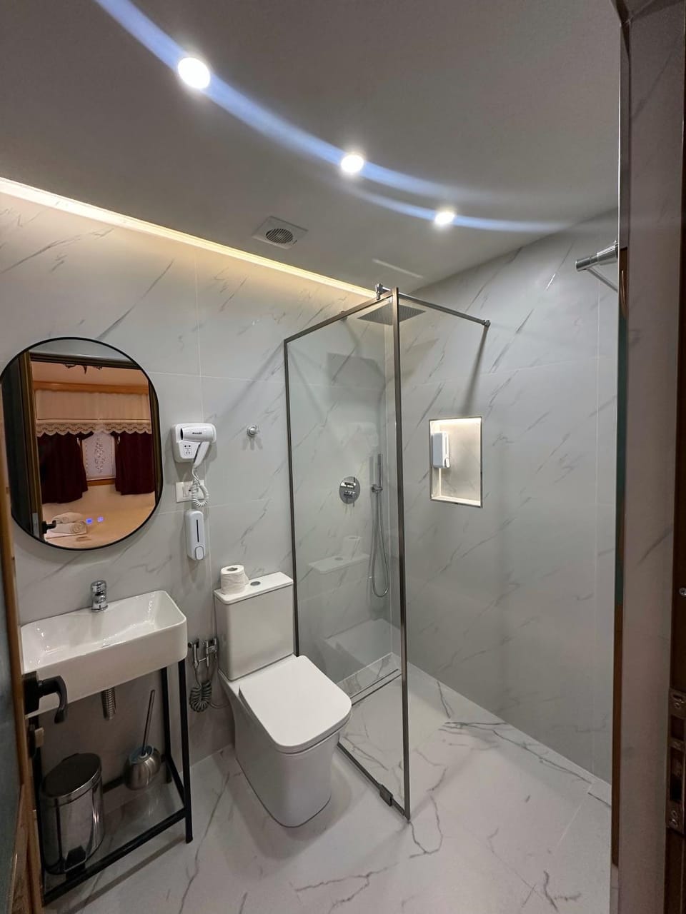Mani Guest House Bed and Breakfast in Vlorë County, Albania
