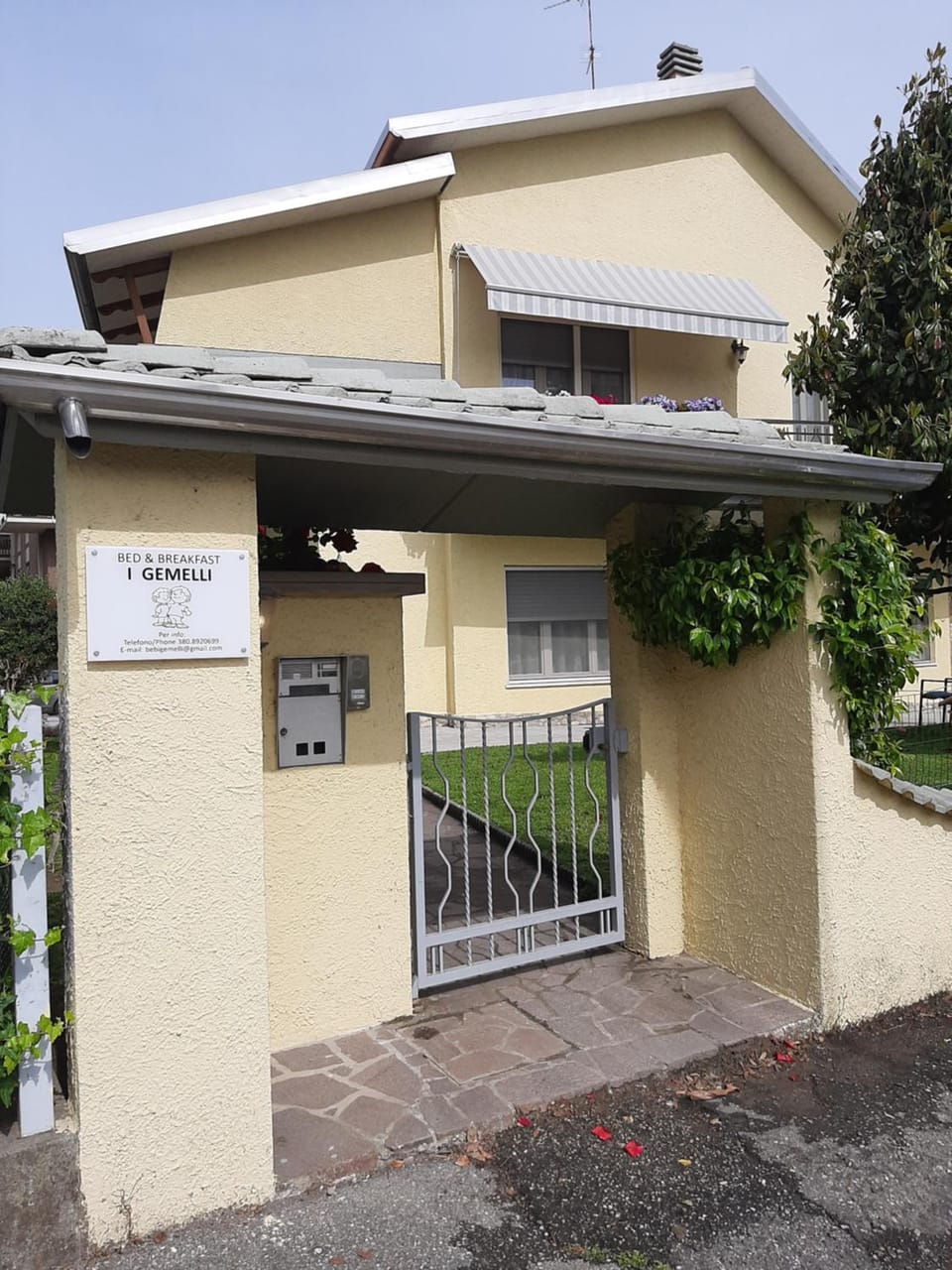 Facade/entrance