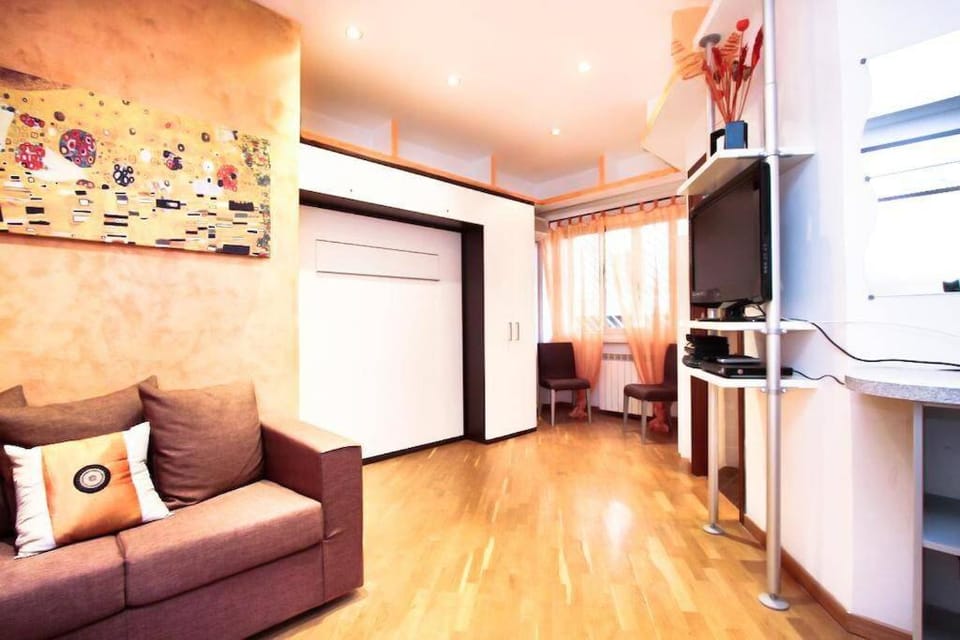 PETITE HOME IN ROME House in Rome