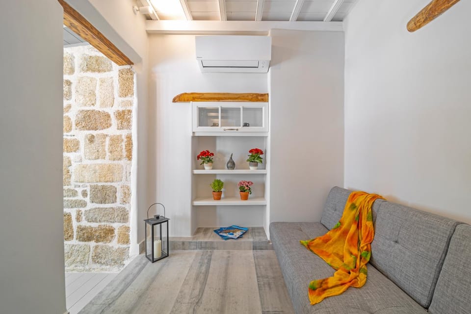 Living room, Seating area, air conditioner