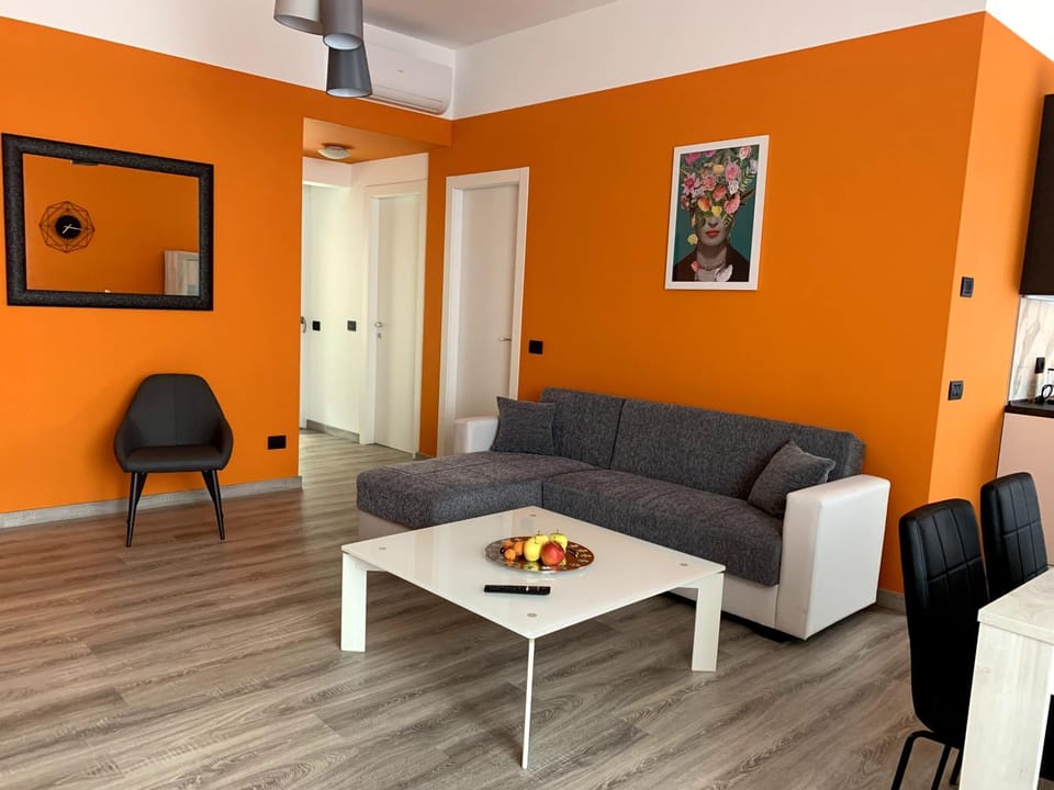 Day, Living room