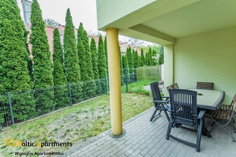 Patio, Day, Balcony/Terrace