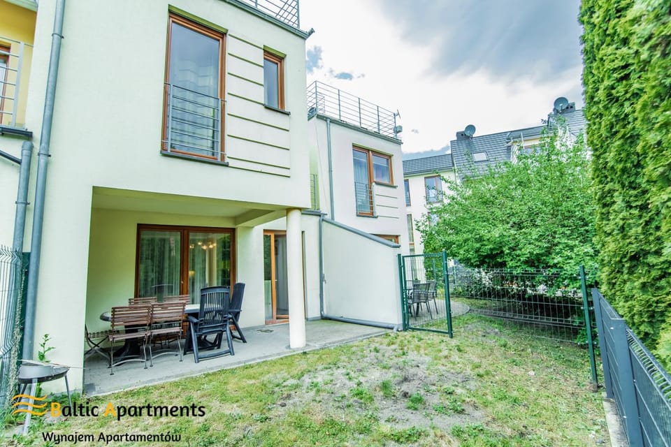 Property building, Patio, Garden
