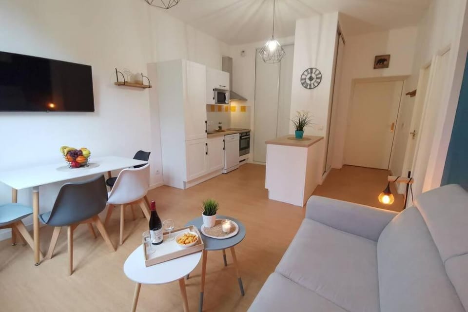 TV and multimedia, Living room, Dining area