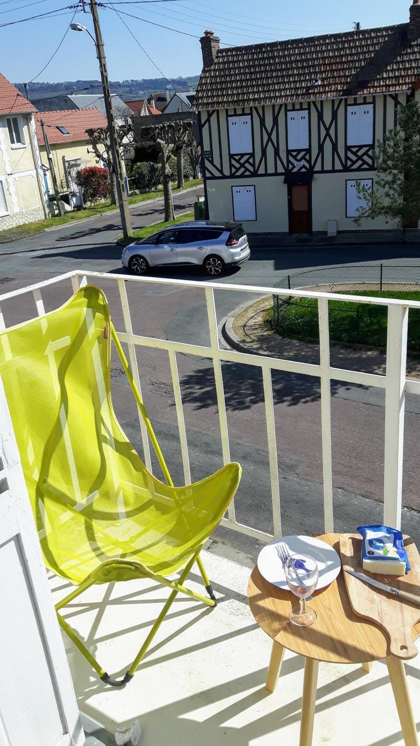View (from property/room), Balcony/Terrace, Garden view, Street view