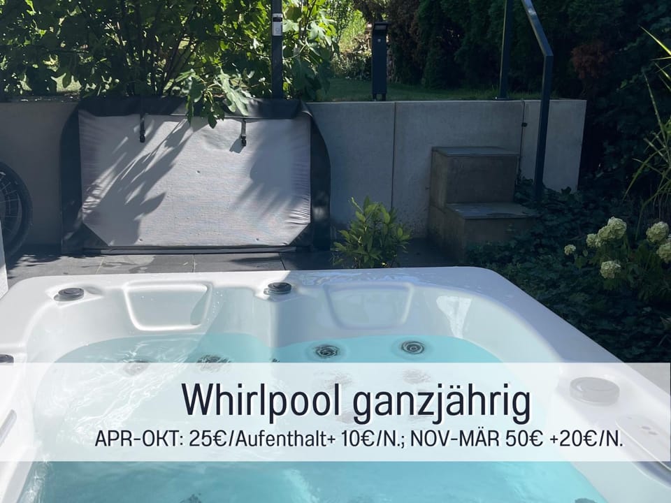 ROSMARIN - Kuschelige Fewo - Romantik & Entspannung im Whirlpool auf privater Terrasse, Ruhe & Hund willkommen - by FerienWohnenAmSee - Apartment in Überlingen