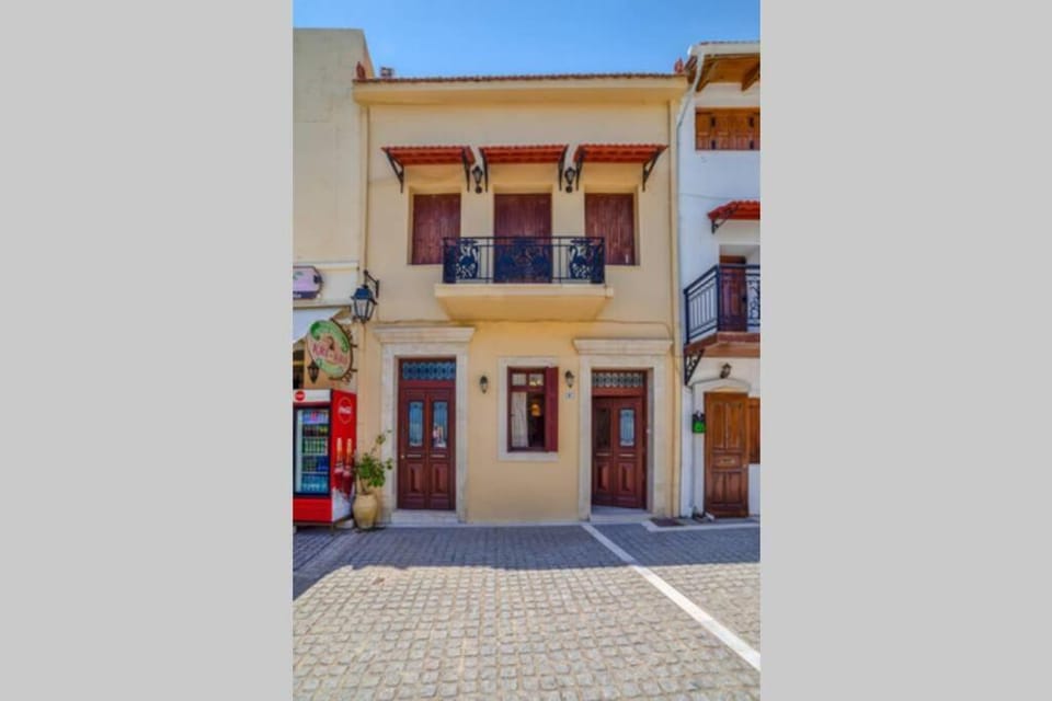 Property building, Facade/entrance