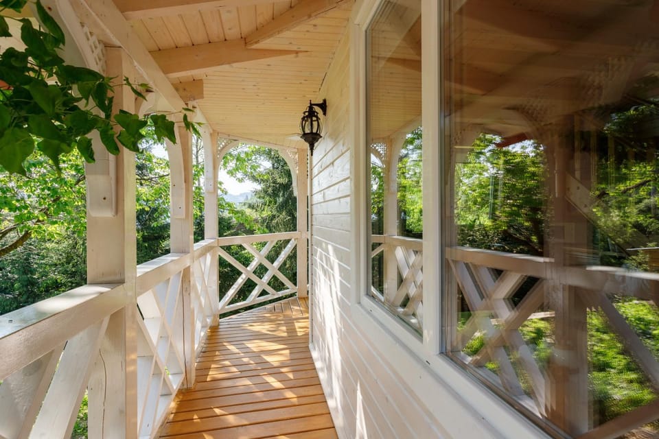 Facade/entrance, Balcony/Terrace