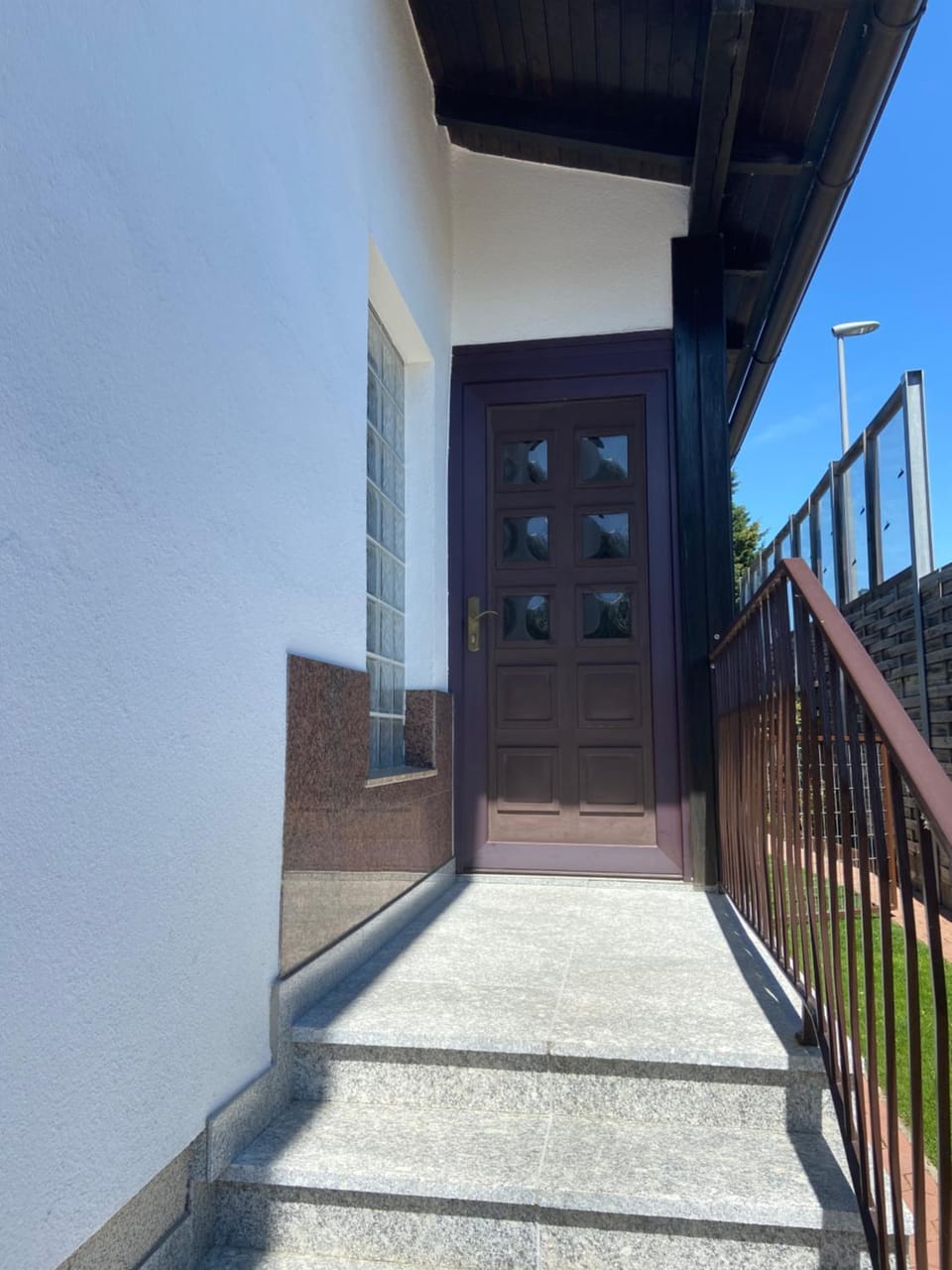 Facade/entrance