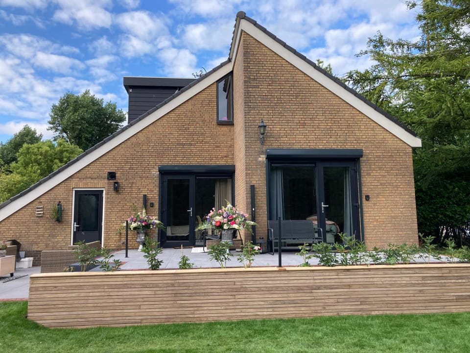 Property building, Facade/entrance, Balcony/Terrace