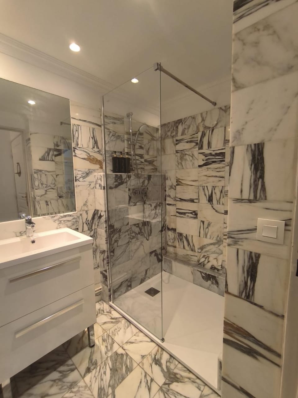 Shower, Bathroom, towels