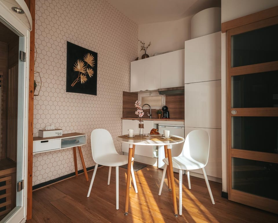Dining area, internet, kitchen