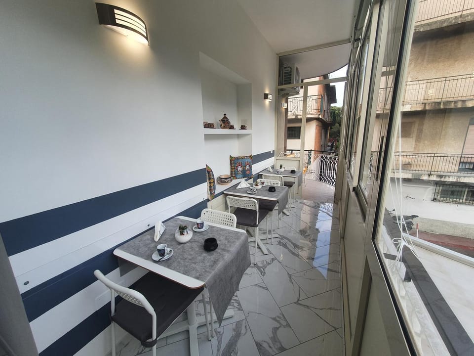 Balcony/Terrace, Communal kitchen, Food, Breakfast
