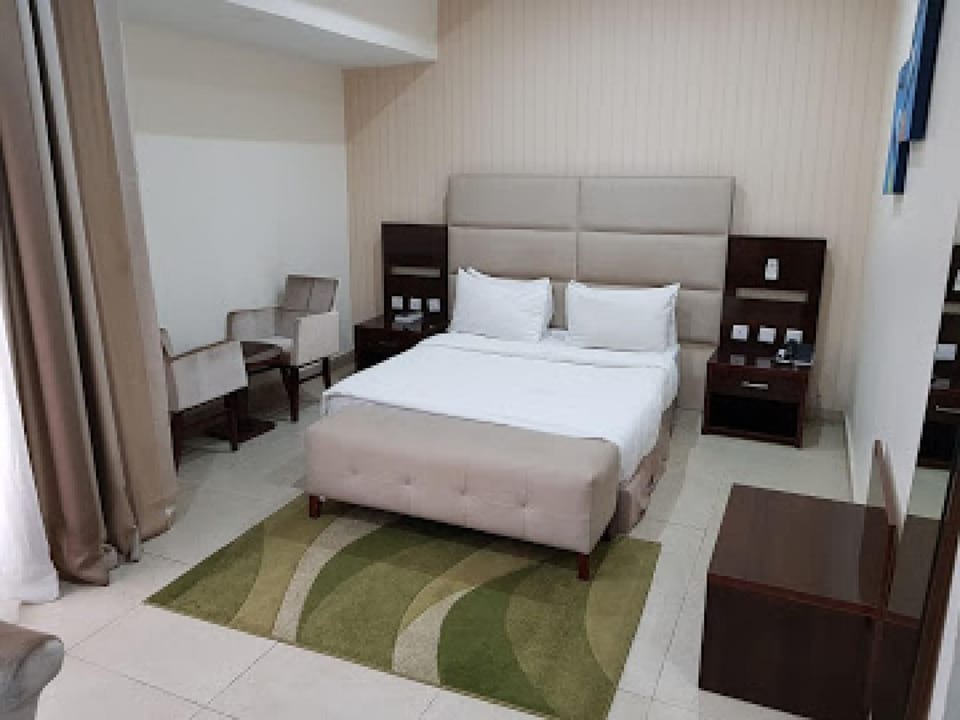 Full Moon Hotel-Guest Room Bed and Breakfast in Nigeria