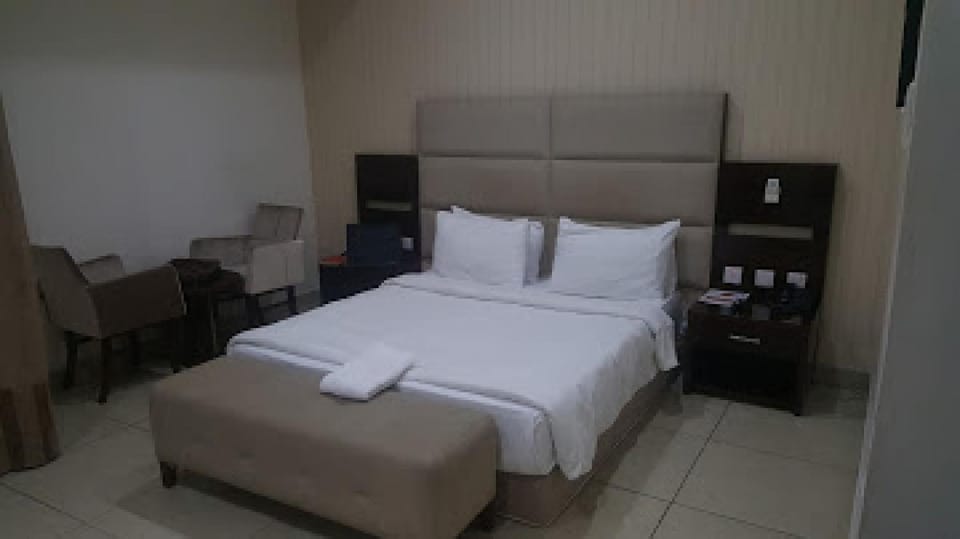 Full Moon Hotel-Guest Room Bed and Breakfast in Nigeria