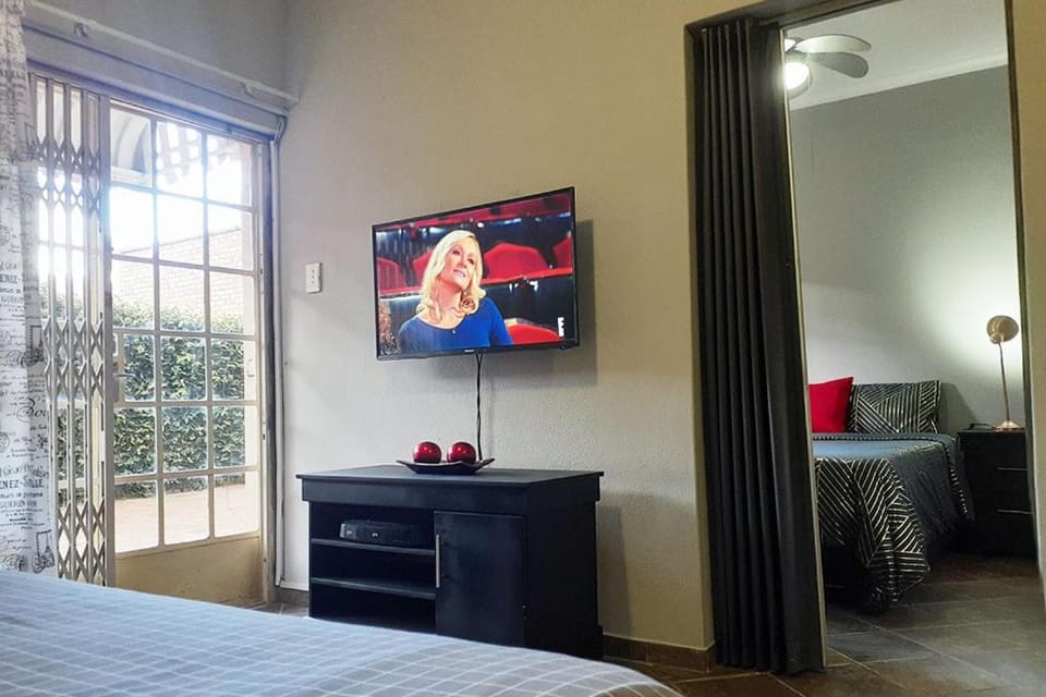 Cozy Hatfield Condo Apartment in Pretoria