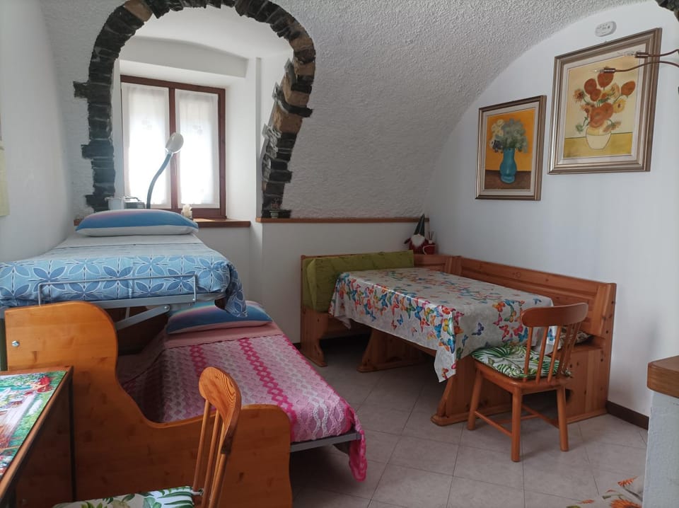 Bed, Living room, Photo of the whole room, Bedroom, bunk bed