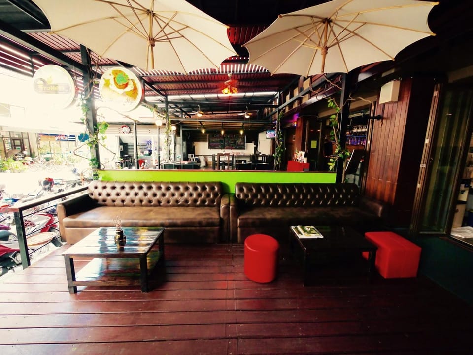 Day, Lounge or bar