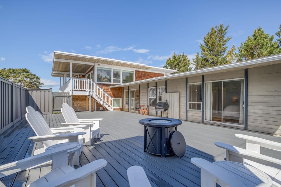 Ocean Avenue - Meredith Lodging House in Gearhart