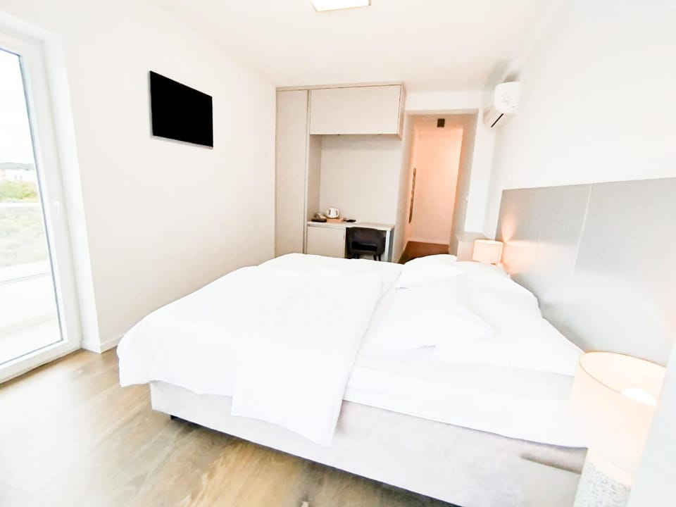 VILLA CALA, Hotel Rooms&Apartments Bed and Breakfast in Novalja