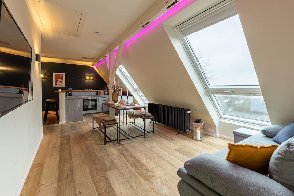 TV and multimedia, Kitchen or kitchenette, Living room, Seating area, Dining area, oven
