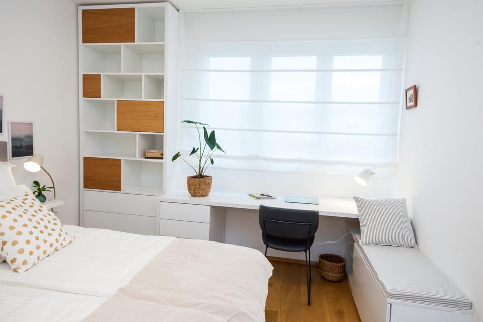 Bedroom, Street view, Street view, Quiet street view