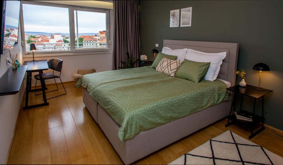 View (from property/room), Bedroom, City view, Sea view, Sea view