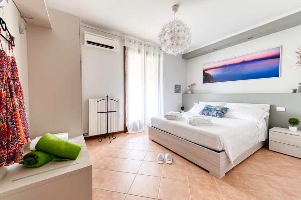 Bed, View (from property/room), Other, Photo of the whole room, Decorative detail, Bedroom