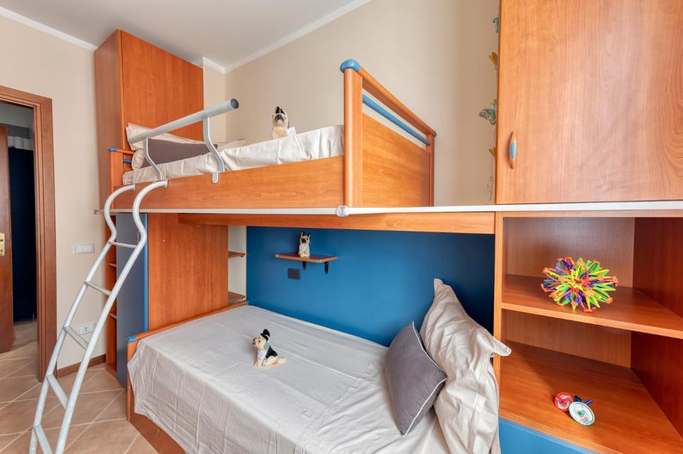 Bed, Game Room, Decorative detail, Bedroom, children, young children, older children, bunk bed