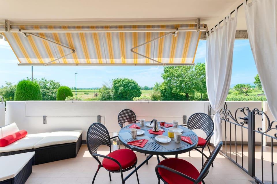 Property building, Spring, Day, Natural landscape, Summer, Balcony/Terrace, Garden view, Lake view, Mountain view, Breakfast, Quiet street view