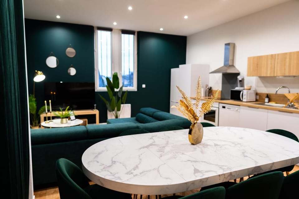 Seating area, Dining area