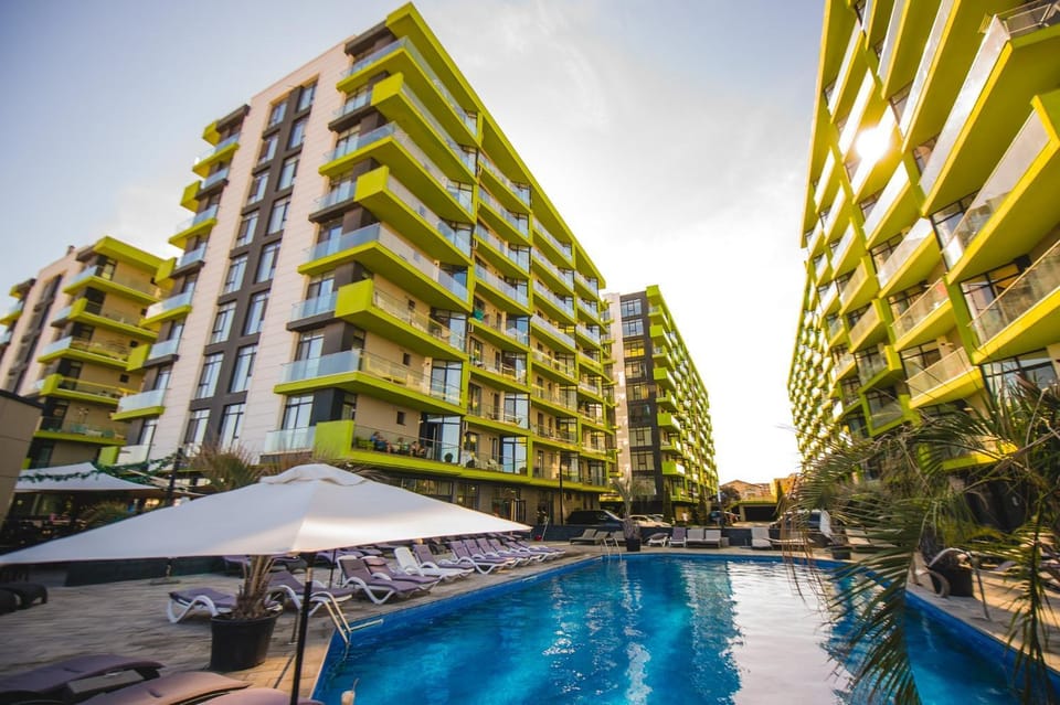 Property building, Swimming pool