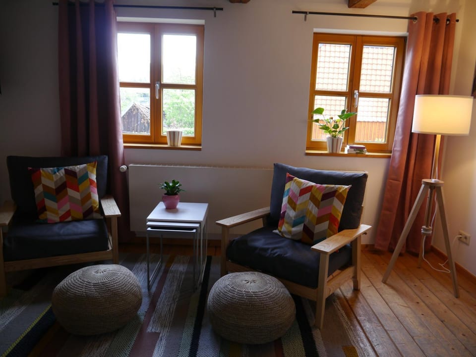 Living room, Seating area
