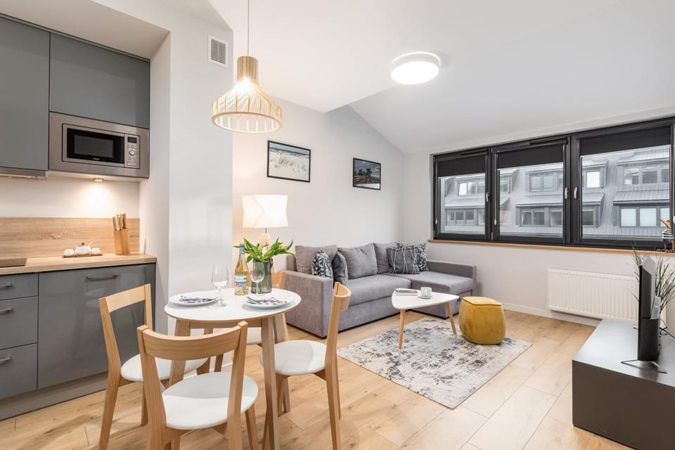 Kitchen or kitchenette, Living room, Seating area, Dining area