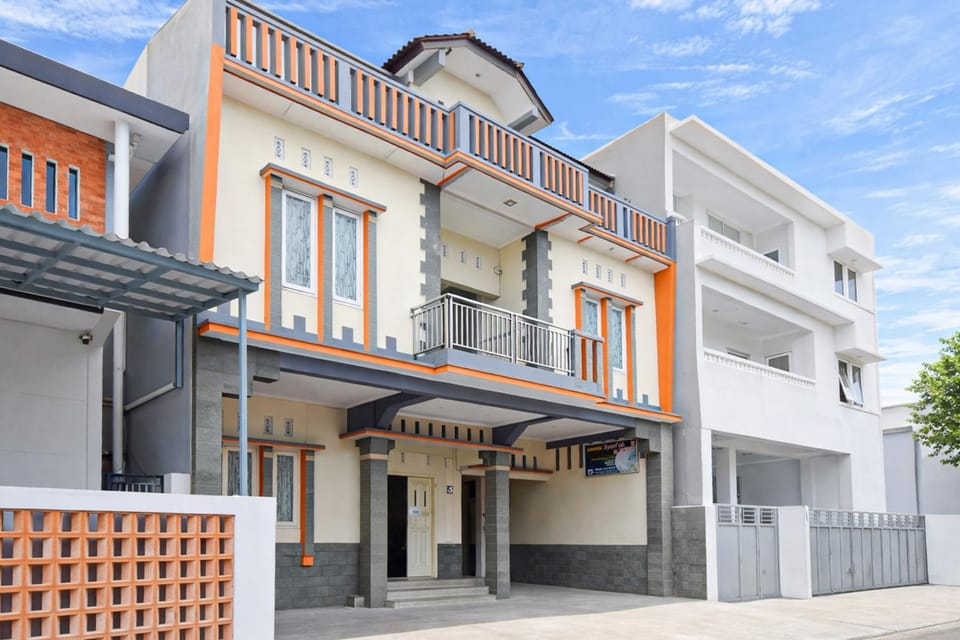 Facade/entrance