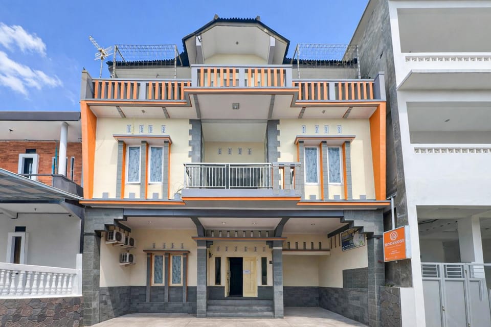 Facade/entrance